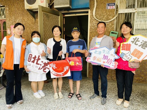 北港鎮獨居長者中秋暖心慰問 社會資源集結送關懷
