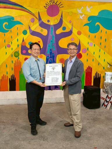 用書香陪伴孩子成長 桃市圖「有愛的圖書館」分享3,000冊童書至花蓮小學