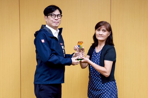 黃潘淑瓊以柔肩撐起全家 旗山區孝行楷模