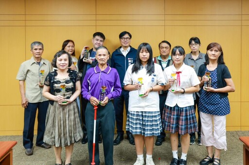 黃潘淑瓊以柔肩撐起全家 旗山區孝行楷模