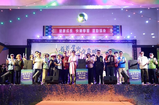 粉紅旋風吹進眷村節！陳其邁披圍巾跳DISCO 眷村文化節變身最潮夜晚