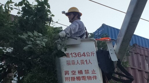 輕颱鳳凰逼近南台灣 台電高雄區處百人搶修團隊待命守電網