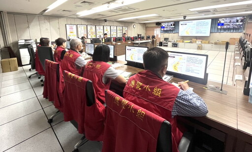 鳳凰颱風將侵襲台灣 政府與產業應採取預防措施保護漁船工作者