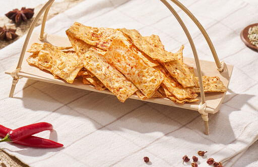 香辣新境界！《十三香辣鱈魚寬片》掀零食界新風潮