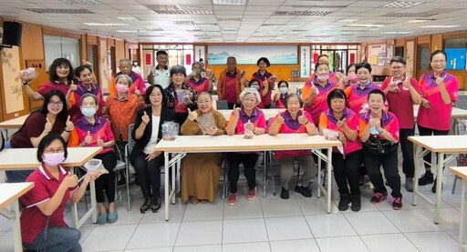 將軍夫人王德宇熱心公益 親授手工花生糖 飄出甜蜜與愛心