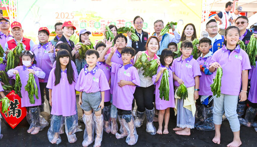兩年一度！桃園平鎮「千人踩酸菜」登場 張善政市長肯定傳承客家好味道