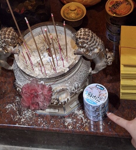 代誌大條！土庫鳳山寺虎爺公發爐 原來信眾供品用這個～