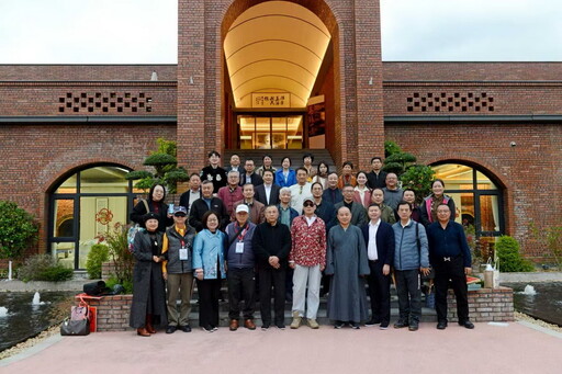 浙台文學周老狼「蒼狼一嘯」 新書發表畫作個展兩岸齊祝賀