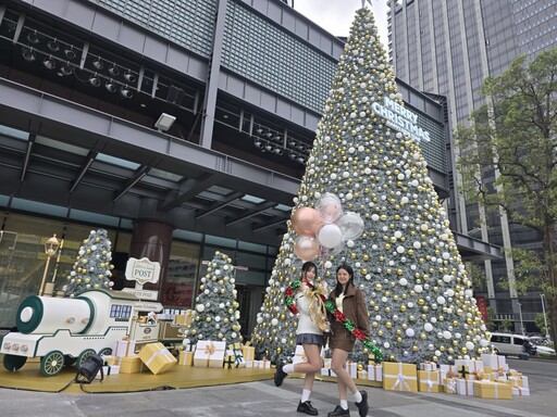 耶誕跨年倒數魅力搶商機！12米浪漫雪花閃耀耶誕樹搶先亮相