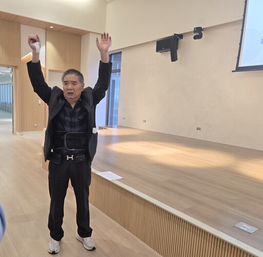 68 歲旅泰商人跌傷頸椎麻痛無力難入眠 中醫大市醫助找回手腳功能