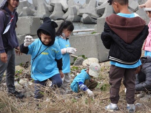 師生踏查口湖濕地 認識生態、地層下陷與永續養殖