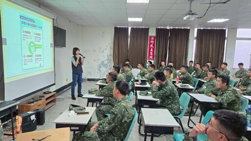 警方入營揭詐騙陷阱與酒駕風險 官兵頻點頭:這真的會發生