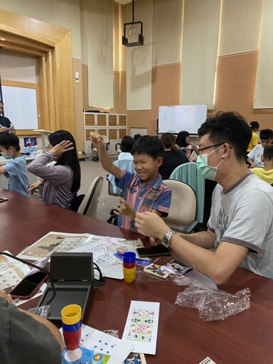 桃市圖平鎮分館啟動「知識大冒險－五力全開」 引導國中小學生跨域探索閱讀新樂趣