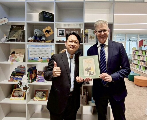 桃園市立圖書館獲贈特色童書 「共讀之樹」長出澳洲新枝葉