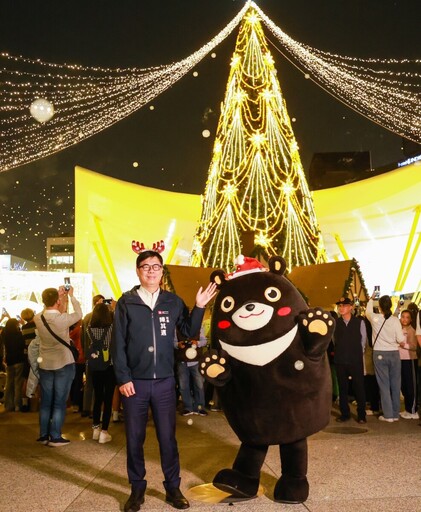 陳其邁點亮高雄26米永恆星冠 中央公園一秒變聖誕小鎮