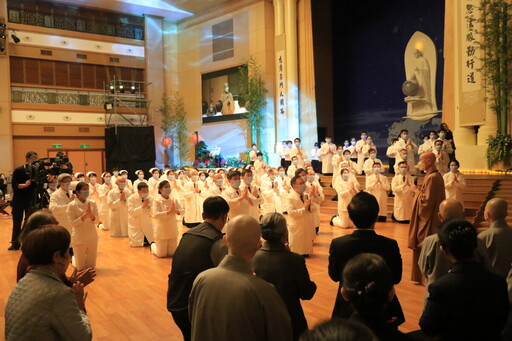 台中慈濟醫院歲末祝福詮釋「當醫療遇見佛法」的動人力量