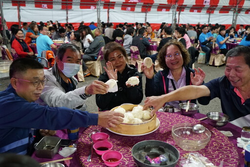 鹿港「鹿溪宴」千人齊享鹿港在地美食 現場氣氛熱烈
