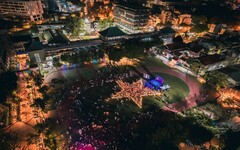 文藻燃燈禮迎60周年 12米聖誕樹點亮校園