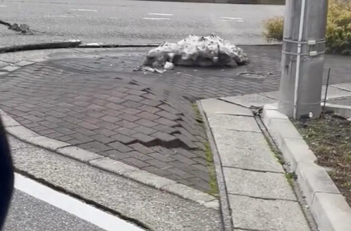 人行道詭異浮動13秒！日本強震地板變海浪