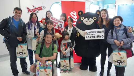 高雄熊現身小港機場 喜迎首批泰國旅客
