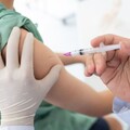 接種BNT疫苗受害 20多歲男獲35萬救濟金