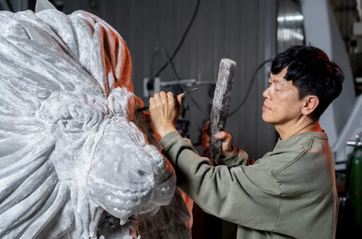 雕刻師呂豐源實現遊戲的使者 打造4.5m雕像