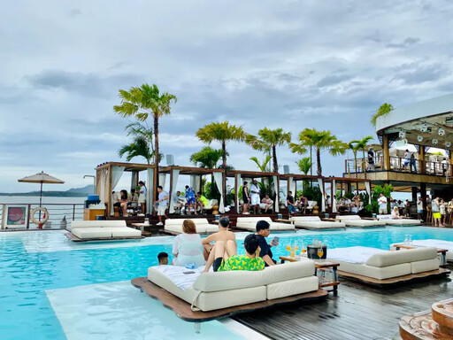 全球唯一漂浮海灘俱樂部在泰國！環景看夕陽