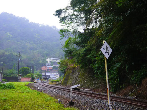 三貂嶺車站一出站就違法 他諷：台灣最奇葩