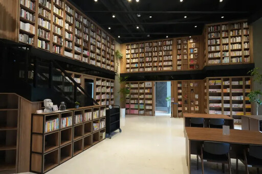 媲美韓國星空圖書館！「拾本書堂」打卡必去