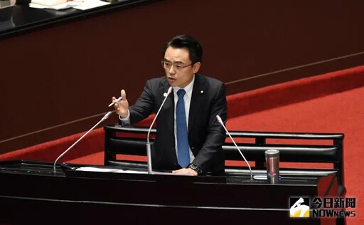 開議在即 他搶先喊：52藍＋8白團進團出