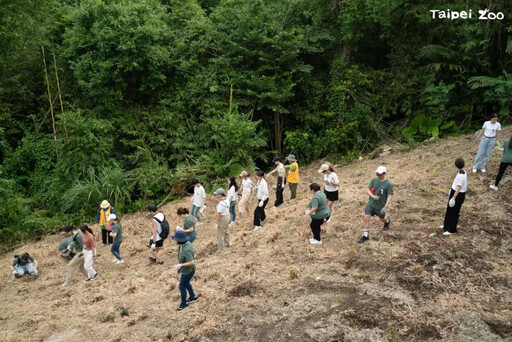 北市動物園植樹認養活動 10家企業員工響應