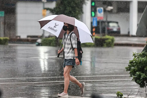 山陀兒減弱為中颱 高雄雨勢不斷