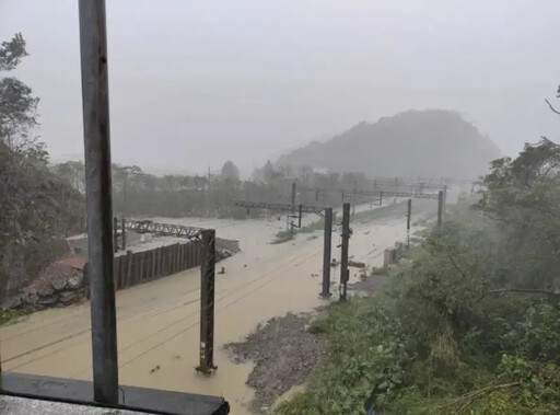 水淹過軌道！台鐵「新馬=蘇新間」雙線不通