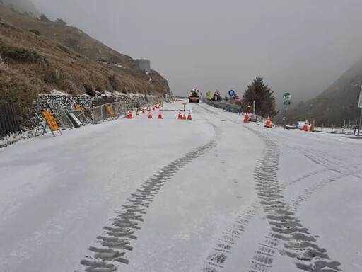 體感零下4度！合歡山松雪樓成銀白世界