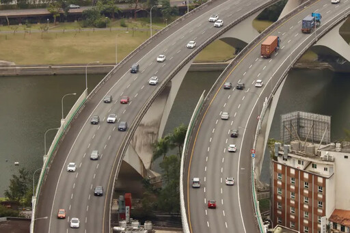 明日南向車潮湧1.3倍 壅塞路段搶先看