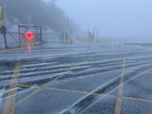 合歡山降冰雹！台14甲翠峰至松雪樓夜間封路