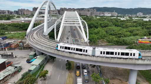 三鶯捷運”跑車”中!出站即達美術館
