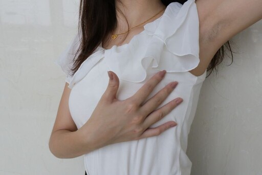 隆乳變「碗公奶」!醫曝莢膜攣縮風險因素