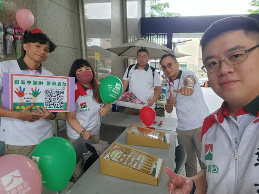 母親節快樂！信義房屋攜社區民眾手作琉璃燈