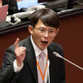 藍白增訂棄保潛逃罪！律師轟：被告變白老鼠