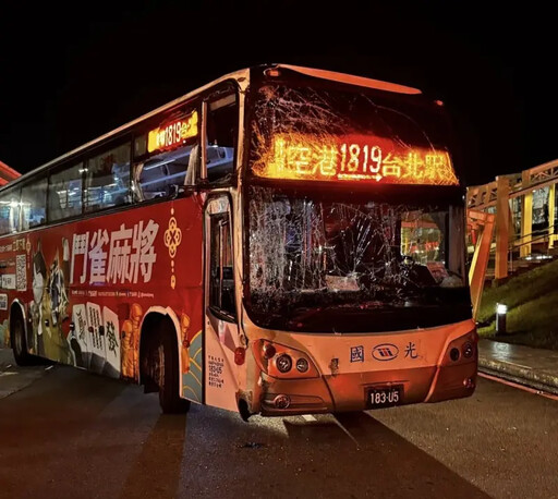 轉彎角度沒抓好 國光客運桃機外自撞