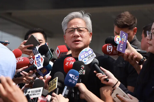 黃仁勳抵台灣 輝達總部落誰家先賣關子
