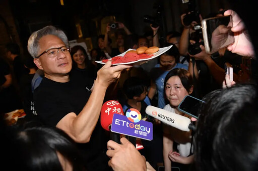 傳黃仁勳今會面張忠謀 與魏哲家對話引熱議