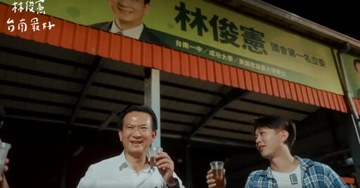 與網紅挑戰看板路跑!林俊憲喊:喝滿肚苦水
