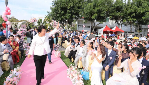 諧音愛你愛我我愛你!台中455對結連理