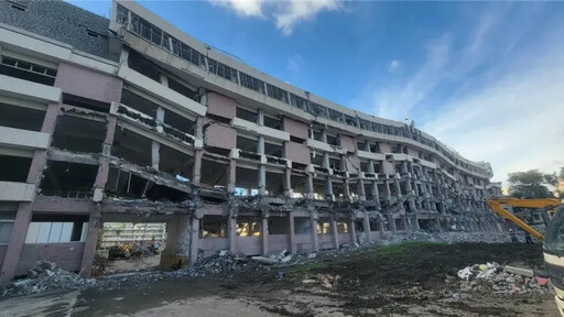 拆除工法釀建物軟腳崩塌 超恐怖畫面曝!