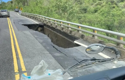 台9線驚見巨大天坑 公路局急封閉路段搶修