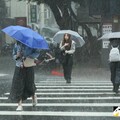 突降大雨宣洩不及！高雄市區多處爆淹水災情