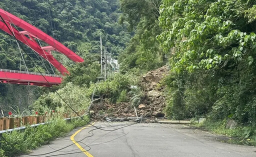 台中八仙山遊樂區入口坍方 50名遊客受困