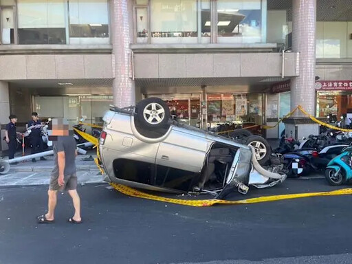 68歲駕駛疑「眩光」駕車失控!衝撞路邊19車